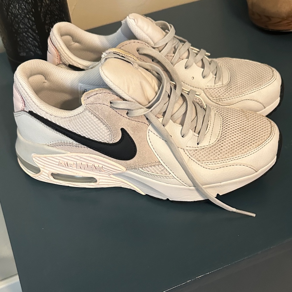Nike Women's gray and pink Nike Air Max Sneakers